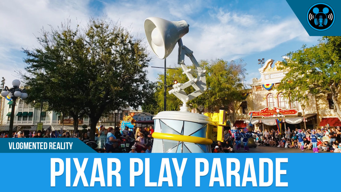 VLOG: PIXAR PLAY PARADE!